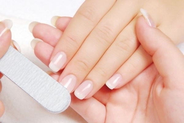 Sơn lót móng tay là gì và nó dùng để làm gì, đối với sơn gel, shellac, không chứa axit. Làm thế nào để sử dụng nó