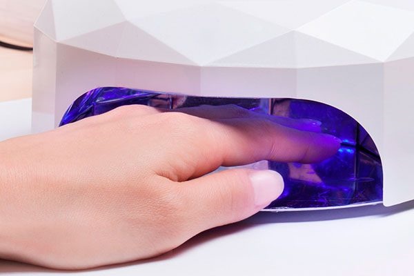 Sơn lót móng tay là gì và nó dùng để làm gì, đối với sơn gel, shellac, không chứa axit. Làm thế nào để sử dụng nó
