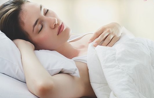Phẫu thuật vẹo vách ngăn mũi: giai đoạn hậu phẫu, chăm sóc mũi sau chỉnh sửa, phục hồi chức năng. Một bức ảnh