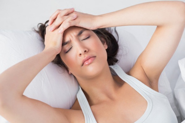Inchaço sob os olhos pela manhã. Causas e tratamento em mulheres e homens, hematomas matinais, vermelhidão, bolsas nas maçãs do rosto