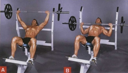 Latihan dengan dumbbell di bahu di rumah untuk lelaki dan wanita