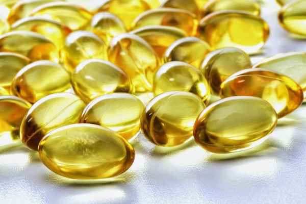 Viên nang vitamin E. Hướng dẫn sử dụng cho da mặt, tóc, móng, mụn, vùng da quanh mắt, ở dạng nguyên chất, hãng nào tốt hơn