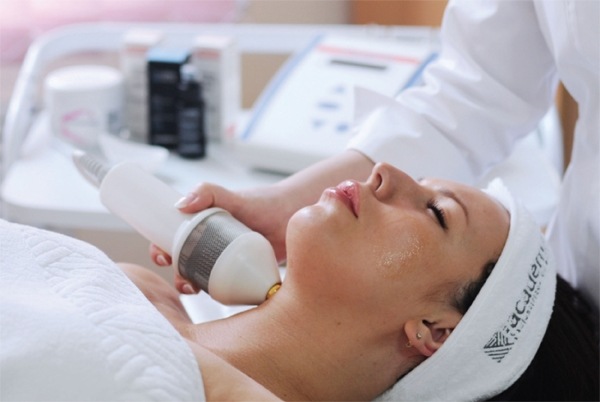 Mesotherapy phần cứng không tiêm trên khuôn mặt. Thủ tục này là gì, lợi ích, hiệu quả, giá cả