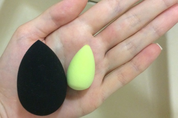Beauty blender - ما هو ، كيفية استخدام اسفنجة الوجه ، الغسل ، العناية. كيف تفعل ذلك بنفسك