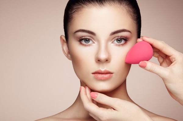 Beauty blender - ما هو ، كيفية استخدام اسفنجة الوجه ، الغسل ، العناية. كيف تفعل ذلك بنفسك