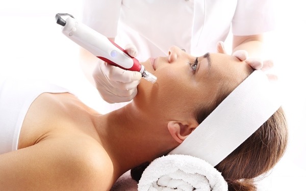 Dermapen: บทวิจารณ์ของขั้นตอนด้วยเครื่องมือฟิลเลอร์สำหรับการทำ Mesotherapy แบบเศษส่วน ซื้อที่ไหนวิธีใช้