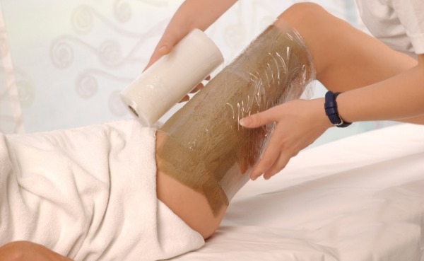 Làm thế nào để loại bỏ cellulite trên chân tại nhà: nhanh chóng, sau khi sinh con, phía sau, trên bắp chân. Tập thể dục, quấn, xoa bóp, ăn kiêng