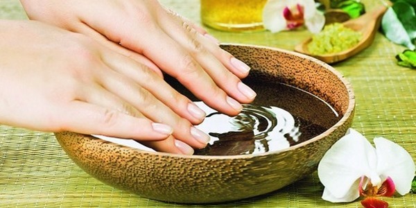 Cách tẩy sơn gel bằng nước tẩy sơn móng tay và không. Tất cả các phương pháp và phương tiện tại nhà. Hướng dẫn từng bước và mẹo video