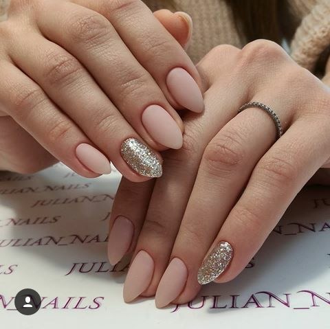 Móng tay hình quả hạnh. Xu hướng thời trang trong thiết kế 2020, ảnh: nhạt, Pháp, nude, ombre, lấp lánh, kim cương giả, cọ xát