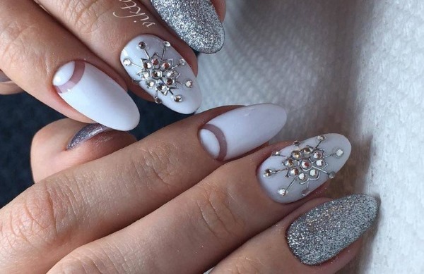 Móng tay hình quả hạnh. Xu hướng thời trang trong thiết kế 2020, ảnh: nhạt, Pháp, nude, ombre, lấp lánh, kim cương giả, cọ xát