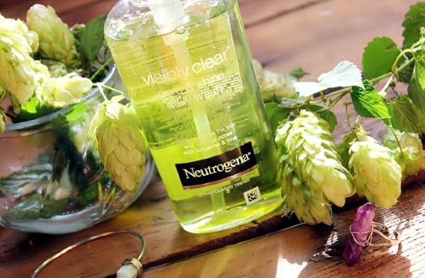 Mỹ phẩm Neutrogena (Nitrodzhina): kem dưỡng da tay, móng tay, chân, mặt, sữa dưỡng thể, dưỡng môi, son môi hợp vệ sinh, gel gội đầu. Thành phần, công thức, đặc tính, giá cả và đánh giá