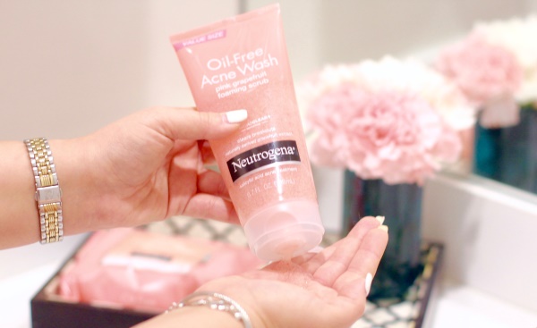 Mỹ phẩm Neutrogena (Nitrodzhina): kem dưỡng da tay, móng tay, chân, mặt, sữa dưỡng thể, dưỡng môi, son môi hợp vệ sinh, gel gội đầu. Thành phần, công thức, đặc tính, giá cả và đánh giá