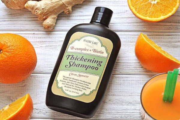 Vitamin B12 nguyên chất cho tóc, dạng ống: dùng ngoài da, pha chế mặt nạ. Có nghĩa là Cyanocobalamin, Pyrodoxin, Dầu dưỡng mật ong