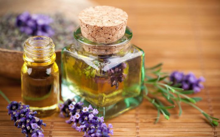 Tinh dầu tràm trà, đặc tính. Ứng dụng cho tóc, răng, mặt. Với tưa miệng, nấm móng tay, mụn trứng cá, mụn cóc, u nhú, bên trong