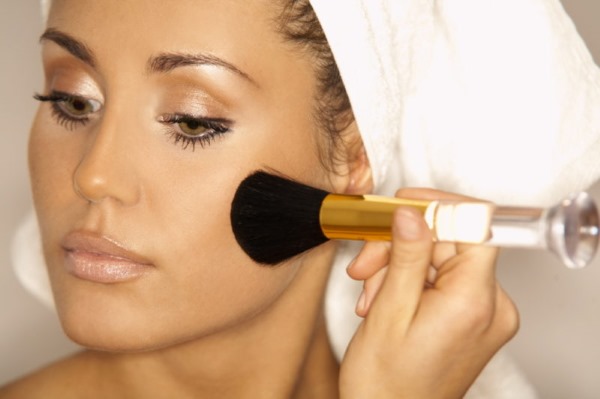 Cara menghilangkan lipatan nasolabial: pengisi, asid hyaluronik, pembetulan kontur, botox dan lipofilling, latihan wajah