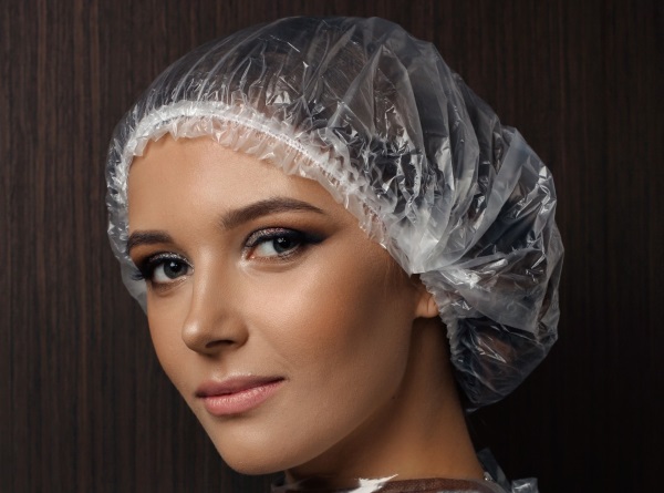 Minyak kelapa untuk rambut. Sifat, faedah dan penggunaan untuk rambut kering pada waktu malam, pada siang hari, untuk berambut perang dan berambut perang