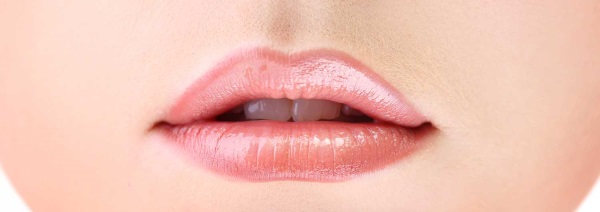 Trang điểm môi vĩnh viễn: với bóng mờ, hiệu ứng mở rộng, 3d, ombre, trong kỹ thuật màu nước, môi nhung. Ảnh trước và sau