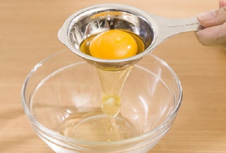 Topeng muka pati dengan kesan botox, anti-kedut, untuk kulit kering, dengan kefir, pisang, soda, garam, minyak zaitun. Resepi