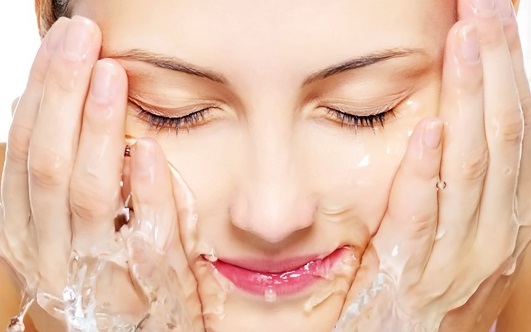Làm sạch da mặt tại nhà. Cách làm từ mụn đầu đen, mụn bọc, mụn trứng cá bằng các bài thuốc dân gian. Công thức làm mặt nạ và tẩy tế bào chết, thiết bị sử dụng tại nhà