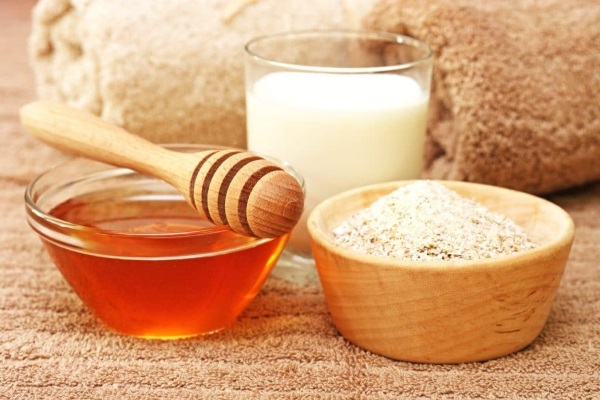 Làm sạch da mặt tại nhà. Cách làm từ mụn đầu đen, mụn bọc, mụn trứng cá bằng các bài thuốc dân gian. Công thức làm mặt nạ và tẩy tế bào chết, thiết bị sử dụng tại nhà