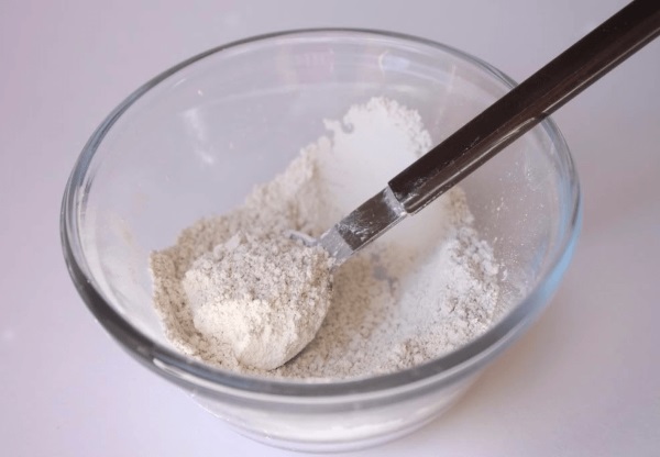 Làm sạch da mặt tại nhà. Cách làm từ mụn đầu đen, mụn bọc, mụn trứng cá bằng các bài thuốc dân gian. Công thức làm mặt nạ và tẩy tế bào chết, thiết bị sử dụng tại nhà