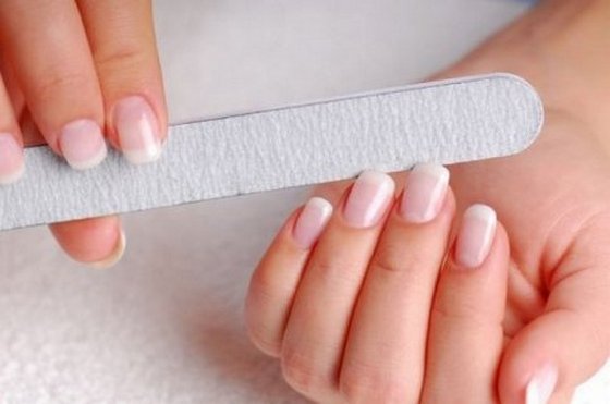 Các bản vẽ đơn giản trên móng tay với sơn bóng, sơn gel, kim, sơn acrylic, bột. Làm móng tay thời trang từng bước tại nhà