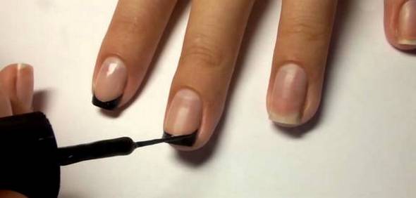 Các bản vẽ đơn giản trên móng tay với sơn bóng, sơn gel, kim, sơn acrylic, bột. Làm móng tay thời trang từng bước tại nhà