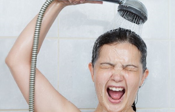 Cách xóa vết rạn trên ngực: khi mang thai, sau khi sinh con, làm thế nào để loại bỏ các loại kem, dầu, thuốc mỡ, các biện pháp dân gian