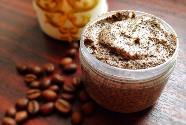 Cách xóa vết rạn trên ngực: khi mang thai, sau khi sinh con, làm thế nào để loại bỏ các loại kem, dầu, thuốc mỡ, các biện pháp dân gian