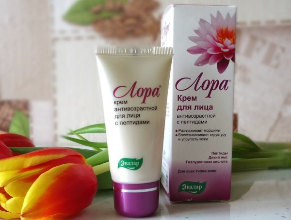 Kem dưỡng da Lora với axit hyaluronic, peptide trên khuôn mặt. Hiệu quả, đánh giá của các chuyên gia thẩm mỹ