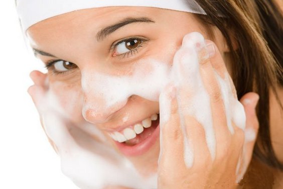 Dầu ưa nước dùng để rửa, tẩy trang, làm khô da. Top cách làm bơ bằng tay hay nhất