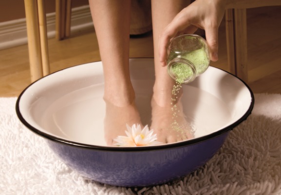 Cách khử mùi hôi chân hiệu quả. Các biện pháp khắc phục tốt nhất ở hiệu thuốc, nguyên nhân và cách điều trị chứng ra mồ hôi
