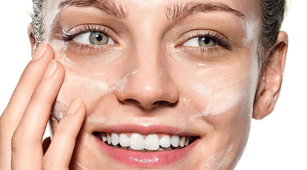 Carboxytherapy - สำหรับใบหน้าในด้านความงามคืออะไร: ไม่ฉีดไม่รุกรานการฉีด ก่อนและหลังภาพถ่ายราคาบทวิจารณ์