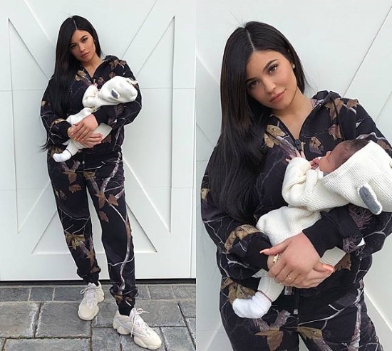 Kylie Jenner trước và sau khi phẫu thuật thẩm mỹ: ảnh không trang điểm, photoshop, mặc áo tắm, khi mang bầu. Bao nhiêu tuổi, chiều cao, các thông số, tiểu sử