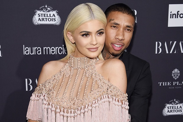 Kylie Jenner trước và sau khi phẫu thuật thẩm mỹ: ảnh không trang điểm, photoshop, mặc áo tắm, khi mang bầu. Bao nhiêu tuổi, chiều cao, các thông số, tiểu sử