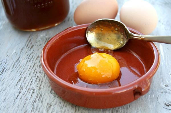 Mặt nạ tạo độ bóng, mềm và mượt cho tóc. Các biện pháp khắc phục chuyên nghiệp và công thức nấu ăn tại nhà
