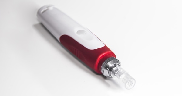 Microneedling: nó là gì, nó được thực hiện như thế nào. Thiết bị, chống chỉ định, giá của quy trình, đánh giá