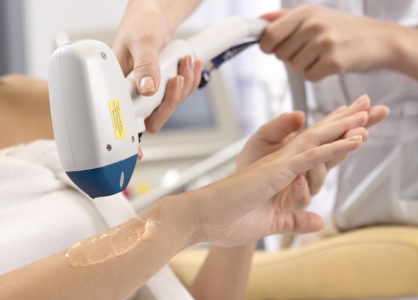 AFT triệt lông - triệt lông bằng laser trên mặt và cơ thể, vùng bikini tại thẩm mỹ viện và tại nhà. Thiết bị, đánh giá và giá cả