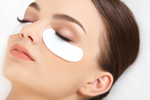Thuốc mỡ heparin cho mặt trong thẩm mỹ. Thuộc tính và ứng dụng cho các nếp nhăn, vết thâm, túi, bọng dưới mắt