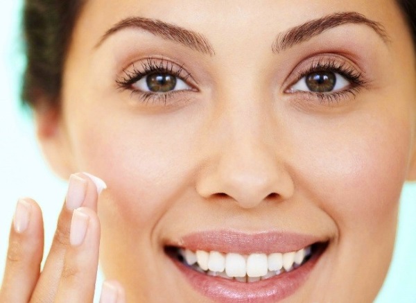 Thuốc mỡ heparin cho mặt trong thẩm mỹ. Thuộc tính và ứng dụng cho các nếp nhăn, vết thâm, túi, bọng dưới mắt