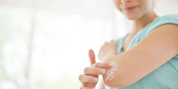 Thuốc mỡ heparin cho mặt trong thẩm mỹ. Thuộc tính và ứng dụng cho các nếp nhăn, vết thâm, túi, bọng dưới mắt