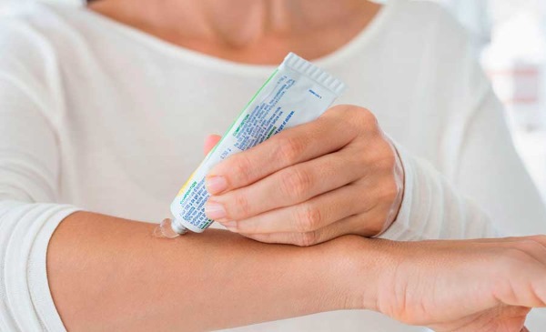 Thuốc mỡ heparin cho các nếp nhăn dưới mắt. Hướng dẫn sử dụng, cách áp dụng, đánh giá của chuyên gia thẩm mỹ