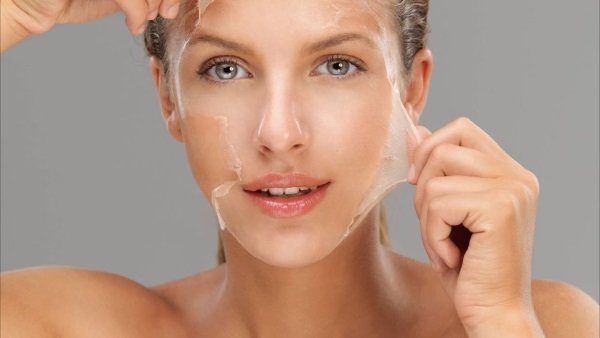 Como remover rugas na testa, sob os olhos, nasolabial, acima do lábio superior, entre as sobrancelhas, no pescoço, entre as sobrancelhas, imitar