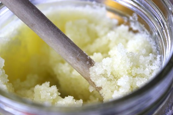 Como remover rugas na testa, sob os olhos, nasolabial, acima do lábio superior, entre as sobrancelhas, no pescoço, entre as sobrancelhas, imitar