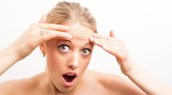 Como remover rugas na testa, sob os olhos, nasolabial, acima do lábio superior, entre as sobrancelhas, no pescoço, entre as sobrancelhas, imitar