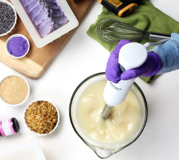 Dầu Neem. Tính chất và ứng dụng, lợi ích trong thẩm mỹ trẻ hóa da mặt