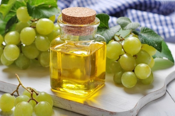 Dầu Neem. Tính chất và ứng dụng, lợi ích trong thẩm mỹ trẻ hóa da mặt