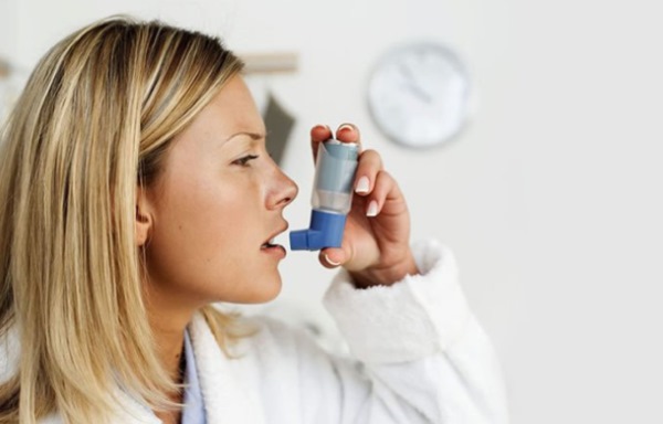 Pomada Alívio de rugas sob os olhos, ao redor. Como ajuda, instruções de uso para o rosto