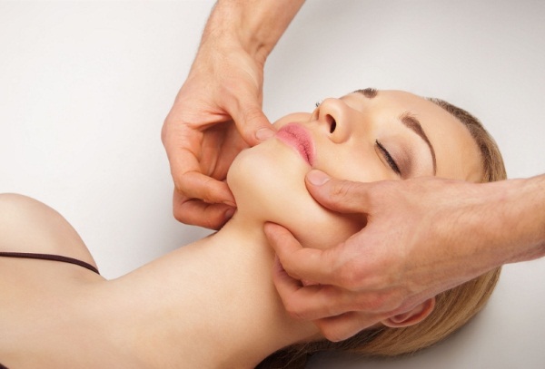 Massagem plástica de rosto e corpo. O que é, técnica, treinamento, resenhas e tutoriais em vídeo
