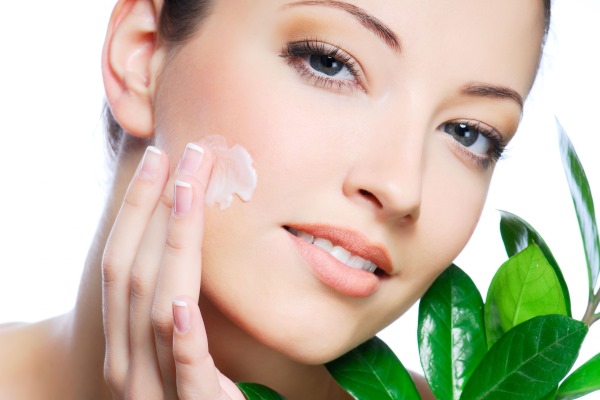 Retinoids tại chỗ, toàn thân, tại chỗ, bên ngoài cho mặt đối với mụn trứng cá, nếp nhăn, mụn trứng cá, bệnh vẩy nến. Viên nén, kem, thuốc mỡ, nước thơm